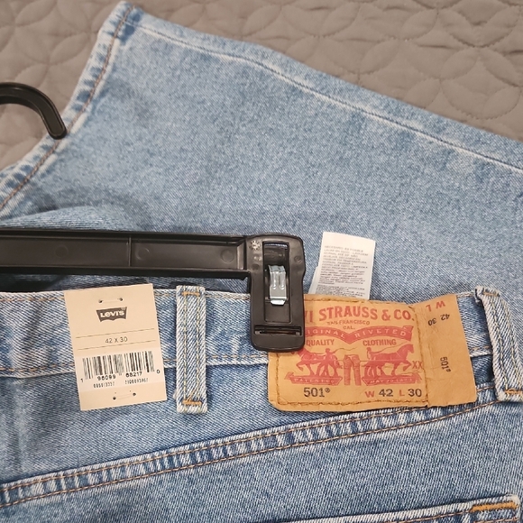 NWT Levi's Blue Straight Jeans 42x30 - Picture 3 of 13